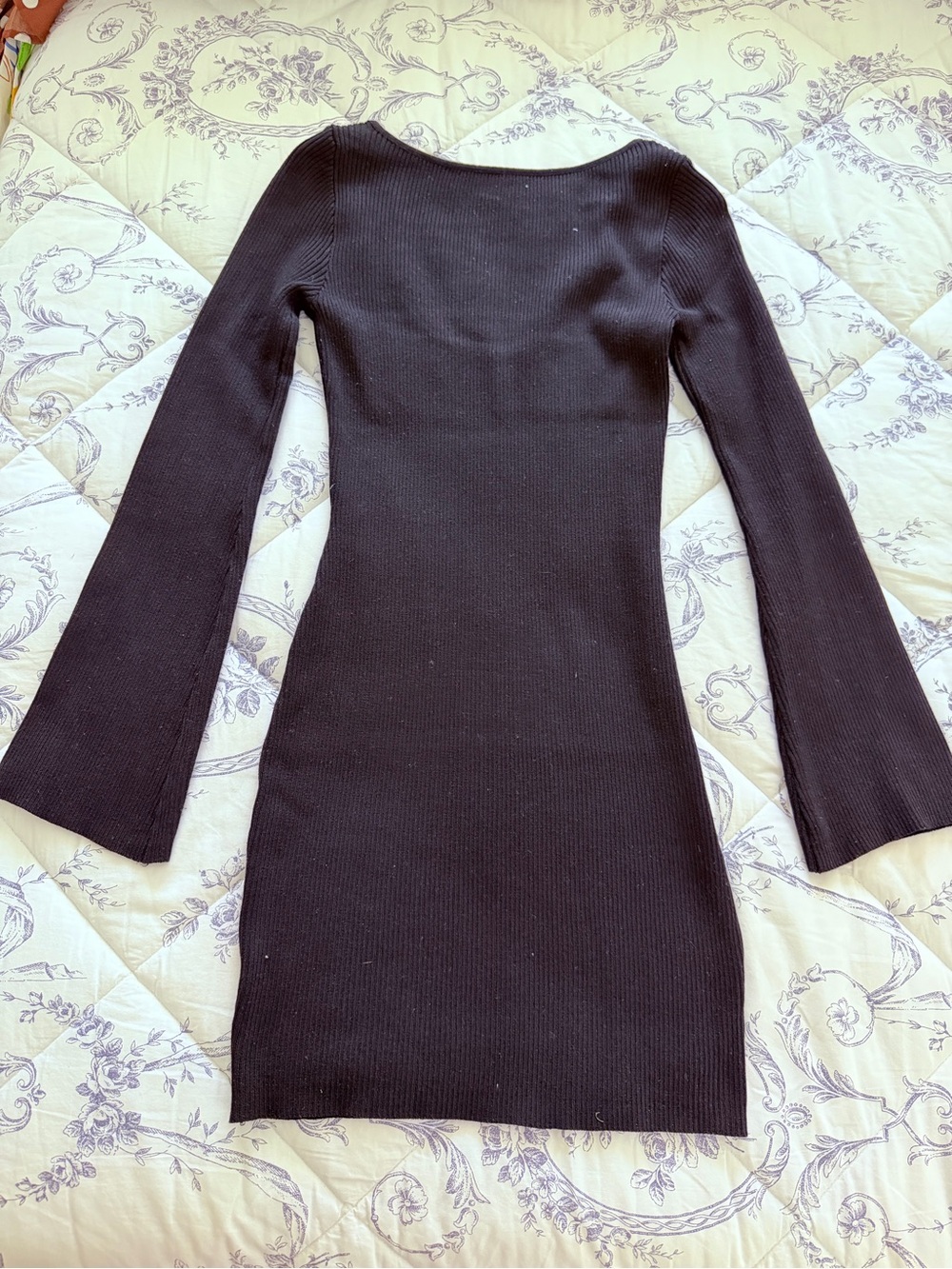 H&M Black Ribbed Long-Sleeve Scoop Neck Bodycon Dress(9)